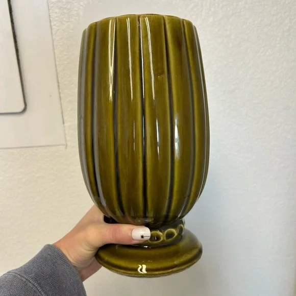 Vintage Green McCoy pottery vase - Picture 1 of 5